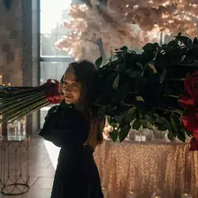 roses the size of her 2